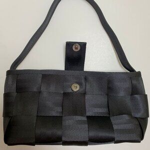 Harvey’s Black Seatbelt Shoulder Bag